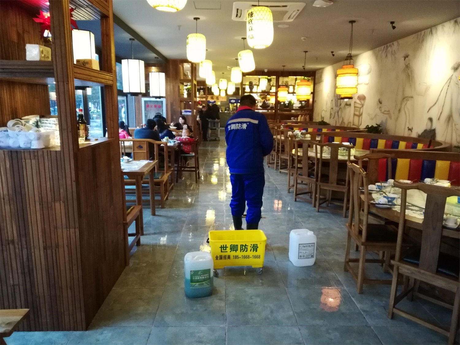 杭月坊餐厅地面防滑处理完工
