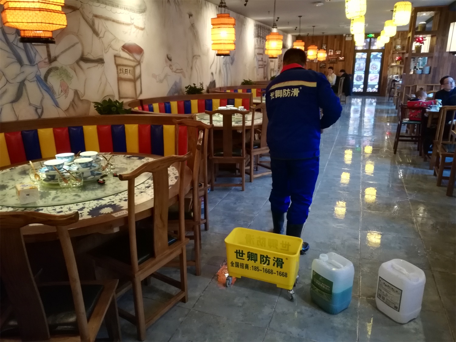 杭月坊餐厅地面防滑处理完工