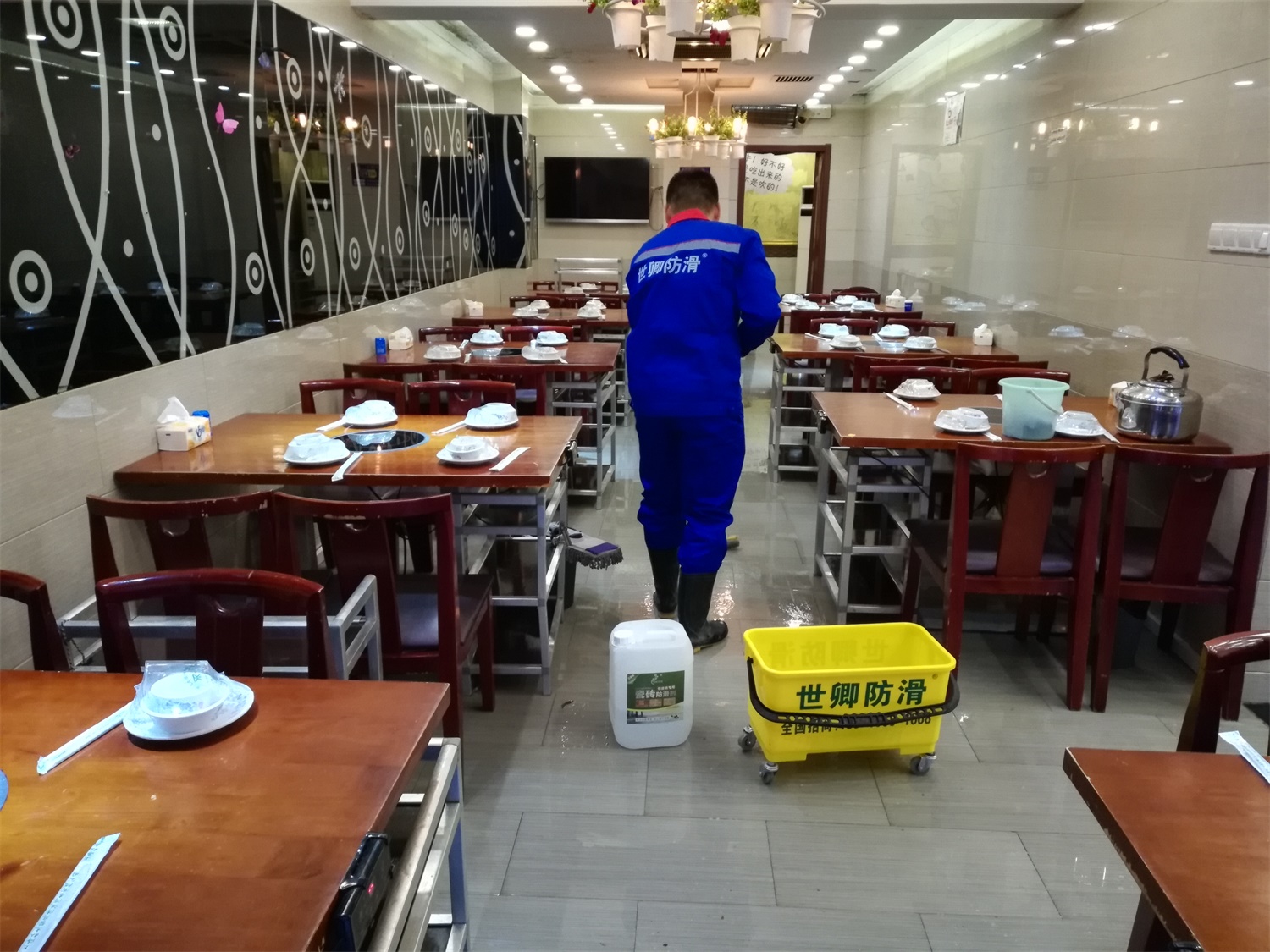 牛市火锅料理地面防滑处理完工