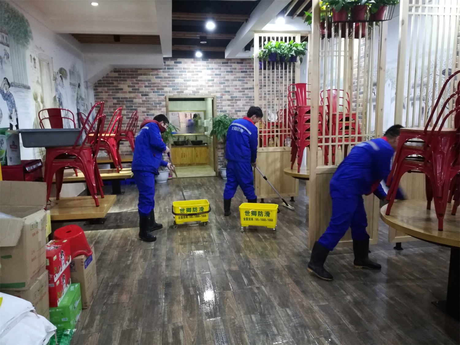 仲农商连锁餐饮八分店地面防滑处理完工