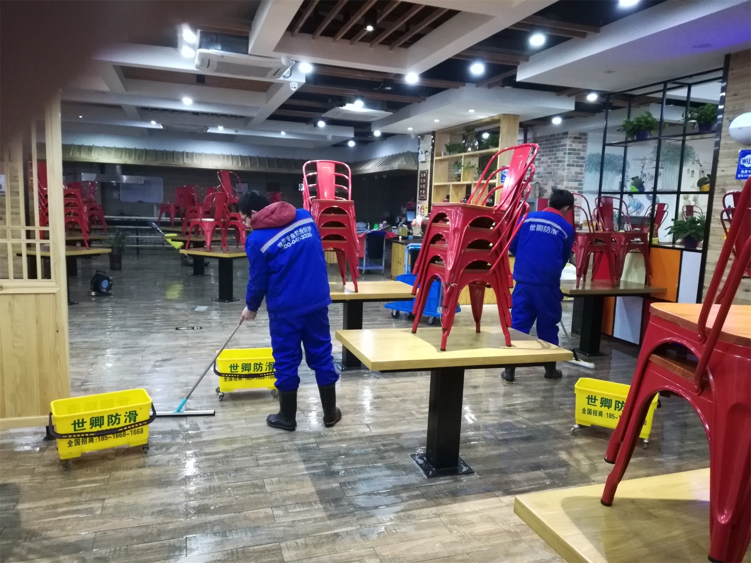 仲农商连锁餐饮八分店地面防滑处理完工