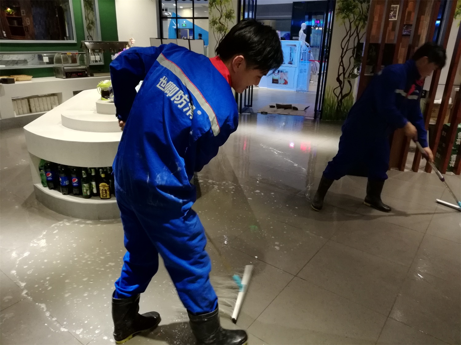 宝龙城市广场520牛排自助餐厅地面防滑处理完工