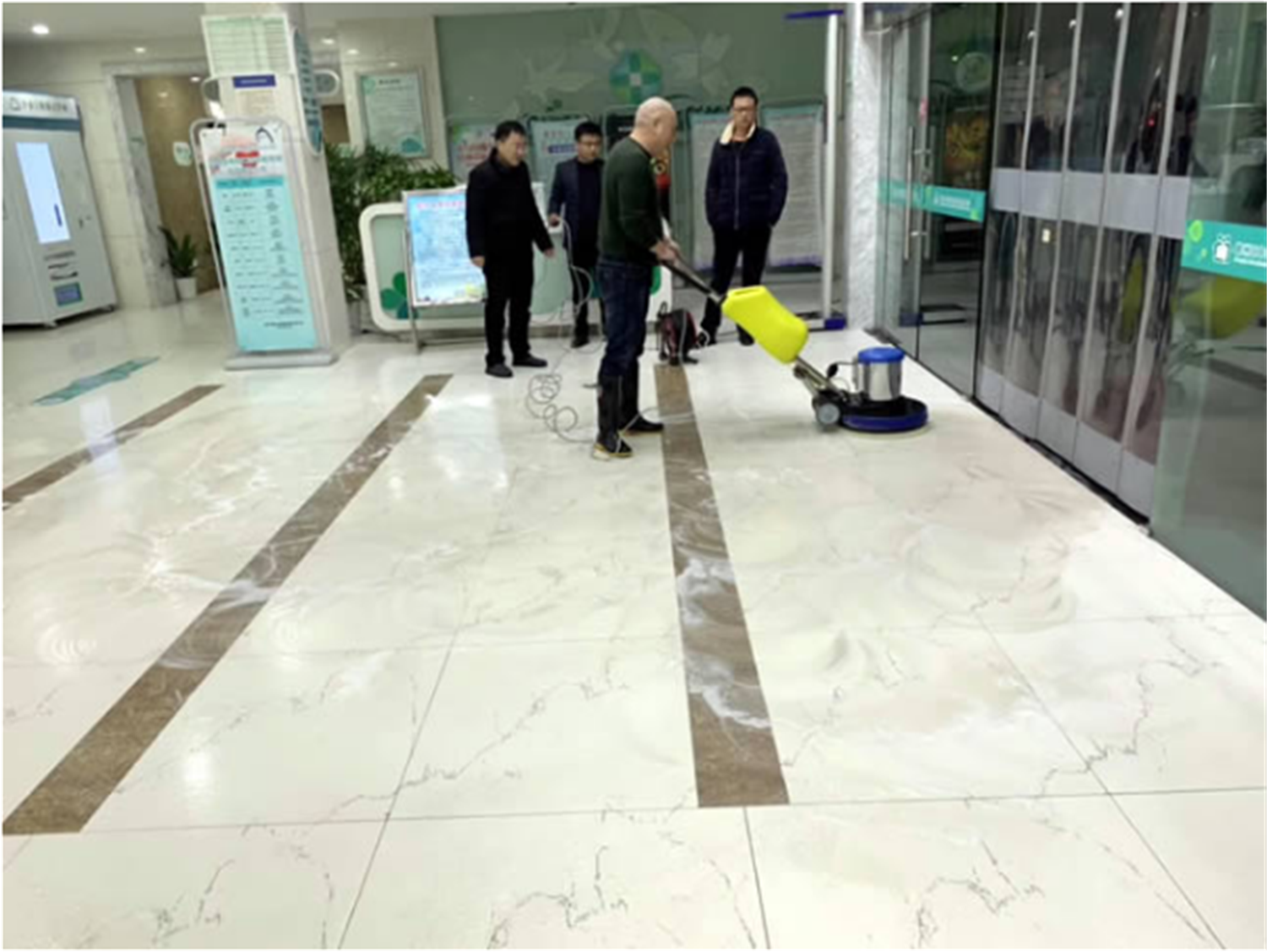 中河街道社区卫生服务中心地面防滑处理