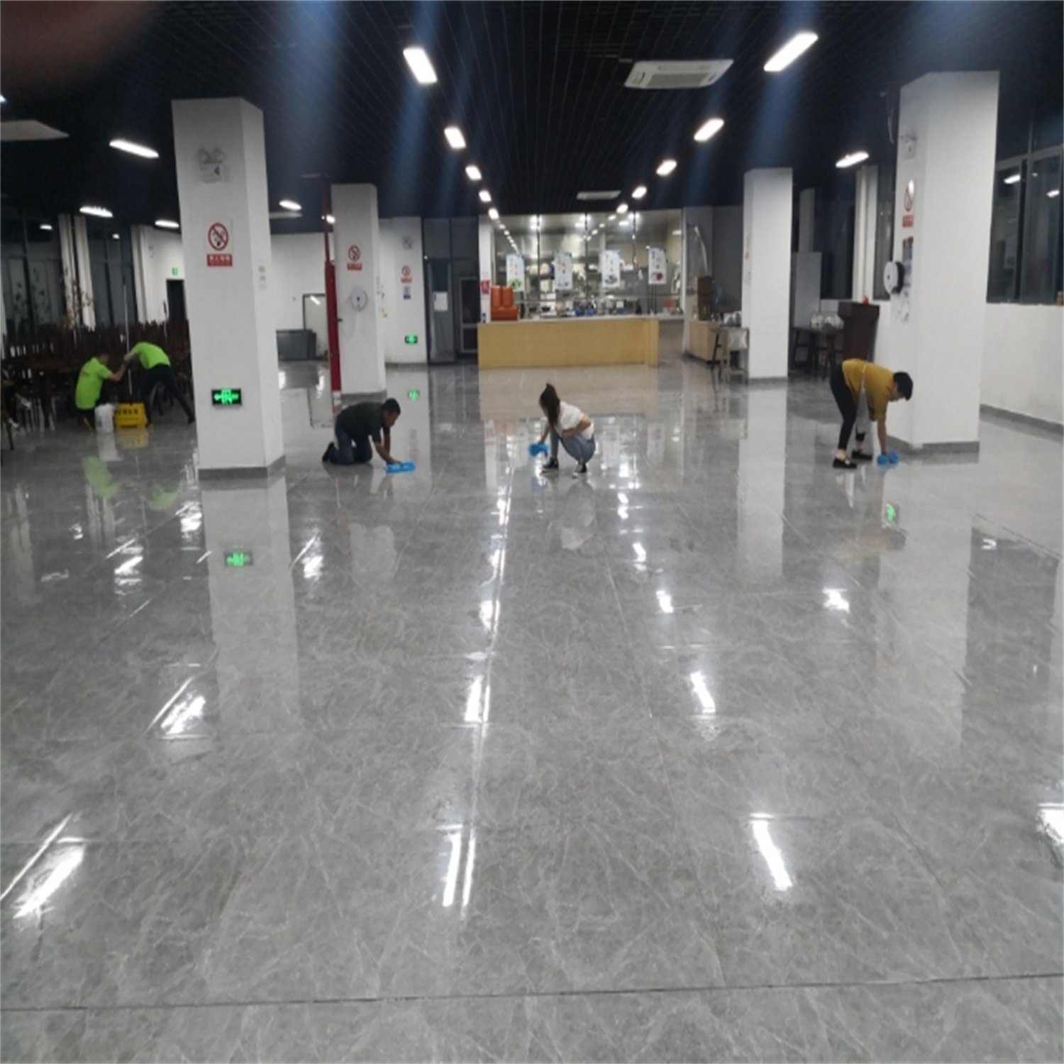 美事达仓储公司地面防滑施工