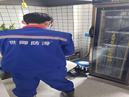 浴室防滑垫用什么胶粘在地面上